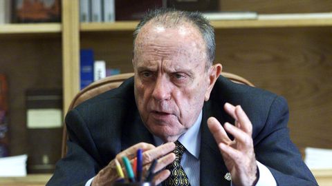 Manuel Fraga cumpla en el 2000 una dcada como mximo mandatario de la comunidad