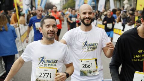 Los corredores en su llegada a la meta de la San Marti�o.