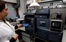El Intecmar utiliza el m�todo qu�mico, en la foto, y el bioensayo, que desaparecer�. 