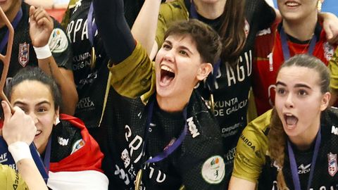 Cecilia Cacheda, en plena celebraci�n continental.
