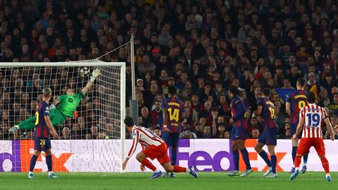 Imagen del tanto de Juli�n �lvarez, el primero del Atl�tico en la ida de su duelo de cuartos de la Champions con el Bar�a