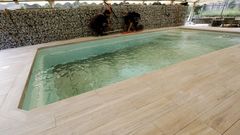Instalaci�n de una piscina en una urbanizaci�n de A Coru�a
