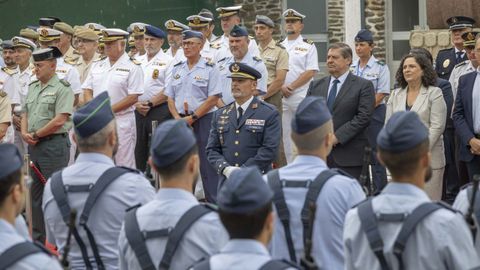 El emotivo acto de toma de posesi�n del jefe del aer�dromo cont� con desfile, m�sica militar y recuerdo a los ca�dos.