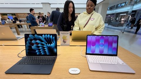 El Macbook Neo, expuesto en una tienda de Wisconsin