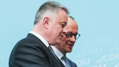 Gordon Schnieder, candidato de la CDU en Renania-Palatinado y ganador de las elecciones en este estado, junto al canciller federal, Friedrich Merz, este lunes en un encuentro de su partido en Berl�n.