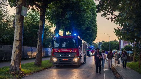 Equipos de bomberos�ingresando al per�metro del festival.