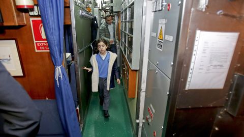 VISITAS AL SUBMARINO TRAMONTANA, ATRACADO EN LA ESCUELA NAVAL DE MAR�N