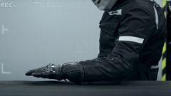 En moto, sin el equipo adecuado, arriesgas la piel