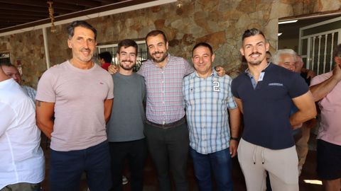 COMIDA DE DESPEDIDA A JAVIER MARCOS BARREIRO, JEFE DE ESCUADRON DE VIGILANCIA AEREA DEL BARBANZA EN EL RESTAURANTE BENJAM�N DE ROIS