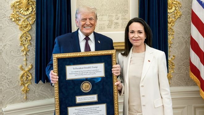 Mar�a Corina Machado ha entregado a Donald Trump la medalla del Premio Nobel de la Paz, enmarcada con un mensaje de �gratitud� del pueblo venezolano por sus acciones para lograr �su libertad�.