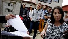 Los vecinos presentaron una denuncia ante el Valedor para reclamar luz en sus casas.