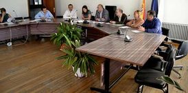 El pleno celebrado ayer por la ma�ana comenz� con numerosos asientos vac�os.