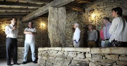Portome�e, valedor de los pendellos en su etapa como conselleiro de Cultura, ayer con la comitiva oficial.