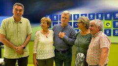 O concelleiro de Cultura, Demetrio G�mez e os  membros de Fuxan os Ventos Tereixa Novo, Carmen V�zquez, Xos� V�zquez e Xo�n Fuertes, onte no Concello de Pontevedra