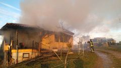 Bomberos internvienen en el Incendio en Xixn (Siero)