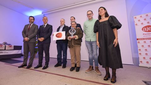 O ca��n de Pau, premio honor�fico de la AJE de Pontevedra