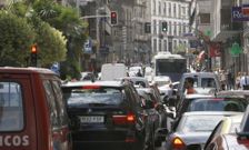 La c�ntrica calle Progreso, en una imagen de archivo, es una de las que m�s tr�fico soporta. 