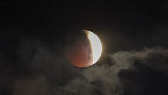 El eclipse lunar, visto desde Muxa