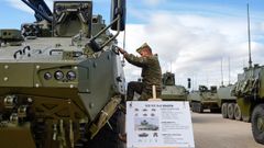 Los primeros 'Drag�n' del Ej�rcito. La ministra de Defensa, Margarita Robles, presidi� ayer la recepci�n de los primeros 41 Veh�culos de Combate sobre Ruedas 8x8 Drag�n en Viator (Almer�a).