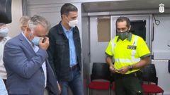 El teniente de la guardia civil en La Palma, el gallego Jos� Nieves, se despide de su casa en Corazoncillo, municipio de El Paso