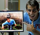 Jonny Castro posando en las instalaciones de La Voz de Galicia en Vigo.