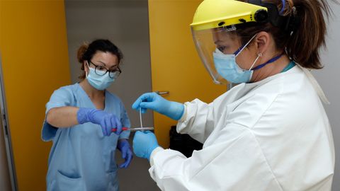 Toma de muestras en el Hospital de Burela