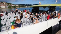 Parten de Bueu los primeros barcos�de turistas�hacia Ons tras el confinamiento