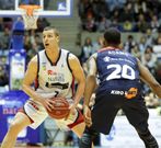 Donnie McGrath, defendido por Darius Adams. 