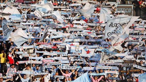 Afeccionados na bancada de animaci�n de Bala�dos durante o Celta-Mallorca.