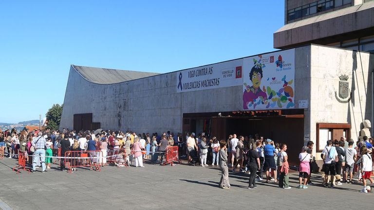 Imagen de archivo de la entrada al auditorio del edificio del Ayuntamiento de Vigo