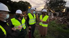 La alcaldesa supervis� el inicio del derribo del asentamiento chabolista de A Croa