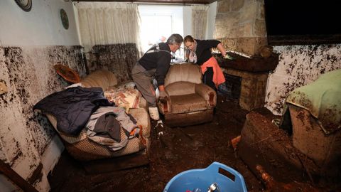 Tareas de limpieza en Viveiro tras la tromba de agua