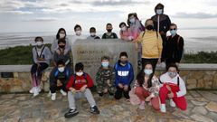 Grupo del CEIP Vista Alegre de Burela en un punto del Xacobeo-Bureleo 2021, Cabo Burela, adaptaci�n de la Ruta Circular burelense