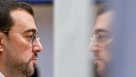 El presidente del Principado de Asturias, Adri�n Barb�n, hace balance de los 25 compromisos asumidos por su Gobierno para este a�o