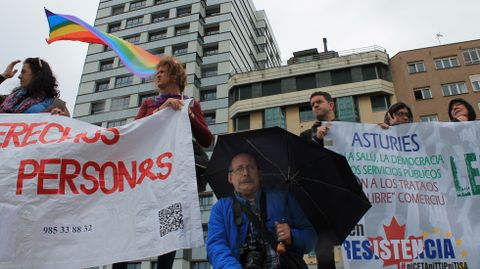 Manifestantes en el Na�tico