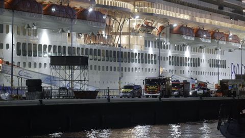 Dispositivo de emergencia este domingo en el muelle de Trasatl�nticos de A Coru�a por la muerte de un tripulante
