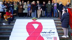 El acto para recordar el trabajo del grupo El Imn se celebr a las puertas de la parroquia del Cristo de la Victoria, en el barrio de Coia, que sufri con especial crudeza los aos de la droga entre los jvenes. 