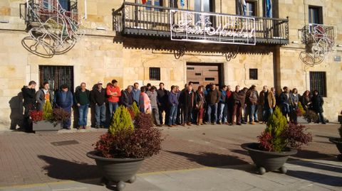 Protesta de los ganaderos ante el Ayuntamiento de Colunga