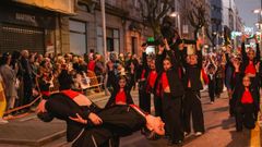 Miembros del grupo de Getting Jiggy Dance Studio, este sbado, en el desfile de carnaval de Pontevedra