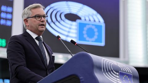 El comisario europeo de Interior, Magnus Brunner, este martes en Estrasburgo.