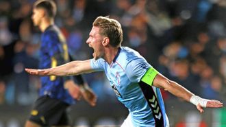 Carl Starfelt, celebrando el gol que sub�a el 2-0 al marcador entre Celta y Lille.