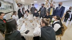 El conselleiro de Educaci�n, Rom�n Rodr�guez, visit� este martes el CIFP Carlos Oroza con motivo del octavo campeonato de sumiller�a