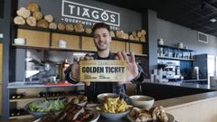 As� es el billete dorado de la churrasqueria Tiagos