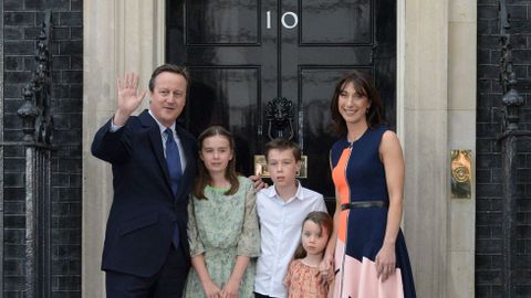 Cameron, junto a su mujer y sus hijos, en su ltimo discurso en el 10 de Downing Street. 