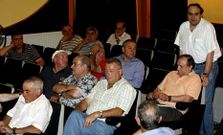Gaspar P�rez Carnero, de pie, en la primera asamblea de socios en la que particip�.