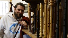 Alberto Pires, no seu taller situado na parroquia pontevedresa de Ponte Sampaio