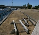 El paseo de Bouzas se encuentra deteriorado por falta de mantenimiento.