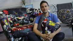 Alberto Amor�n, en la nueva tienda Mercasof� que su familia abri� en Parque Oleiros