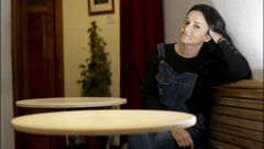 Guadi Galego nunha mesa do caf� Macondo de A Coru�a, onde se fixo esta entrevista. 
