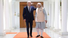 El presidente de EE.UU., Joe Biden, y el primer ministro de la India, Narendra Modi, ayer en Nueva Deli